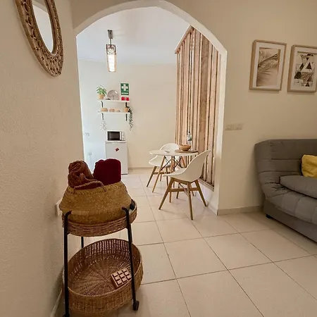 Pambnb - Cozy Beachfront With Pool