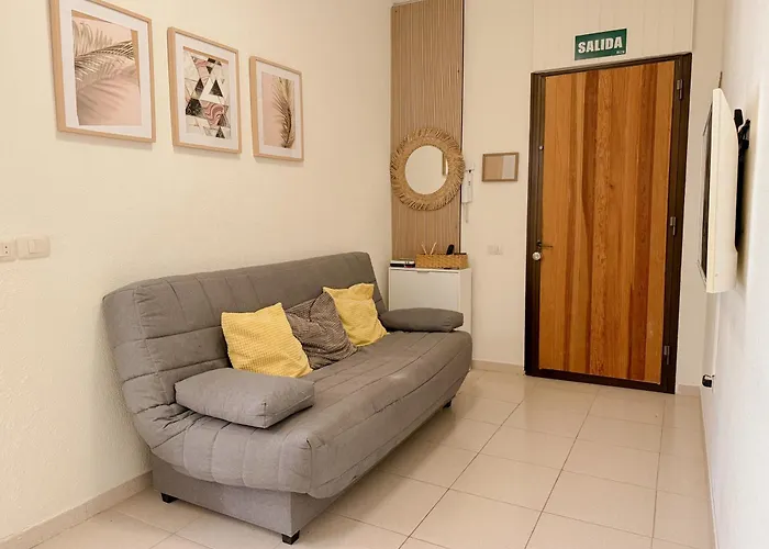 Pambnb - Cozy Beachfront With Pool Apartment