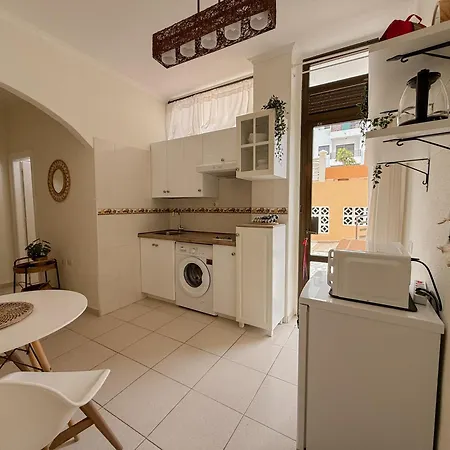 Pambnb - Cozy Beachfront With Pool Appartement