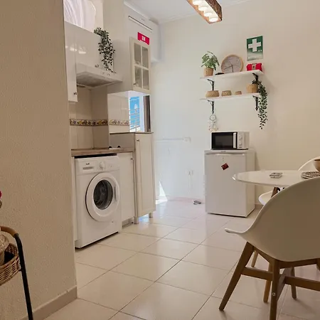 Апартаменты Pambnb - Cozy Beachfront With Pool *
