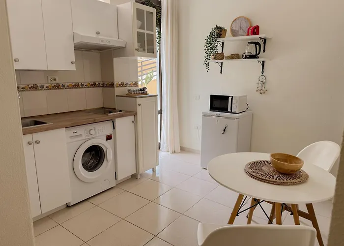 Pambnb - Cozy Beachfront With Pool