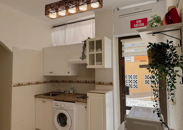 Pambnb - Cozy Beachfront With Pool *