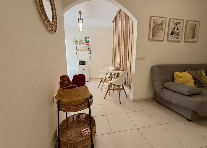 Pambnb - Cozy Beachfront With Pool