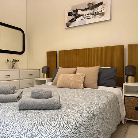 Pambnb - Cozy Beachfront With Pool *